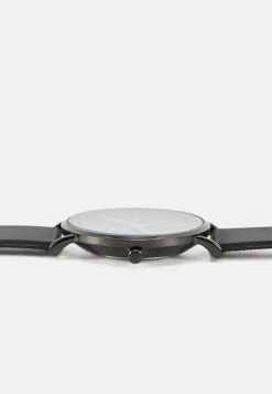 Pier One Unisex - Montre - Black -France Pier One Soldes Boutique 4a4c5fd2ccf24a73a7e672b724fd8279