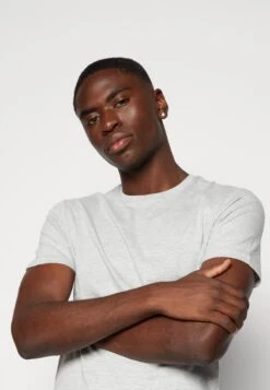 Pier One Unisex 5 Pack - T-Shirt Basique - Black /Dark Blue/Dark Green -France Pier One Soldes Boutique 5a5f64d2aa404b7aa94ccdac681bdd95