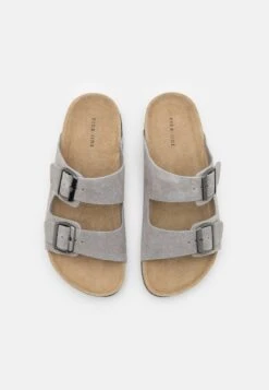Pier One Leather Unisex - Chaussons - Grey 11 Pier One Leather Unisex - Chaussons - Grey -France Pier One Soldes Boutique 6e172422b00e484a8ac21c5f565af9d6