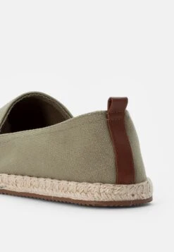 Pier One Rena Espadrille Unisex - Espadrilles - Olive -France Pier One Soldes Boutique 8b1ef3dce9d344a08d816af96a53324d