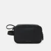 Pier One Unisex - Trousse De Toilette - Black -France Pier One Soldes Boutique d1af1228988e4638829e0fe9fda01ac2
