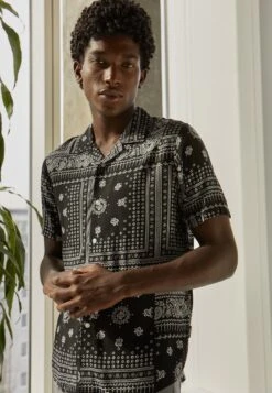 Pier One Unisex - Chemise - Black -France Pier One Soldes Boutique f1f41040afc04553bf31d58a923943f8