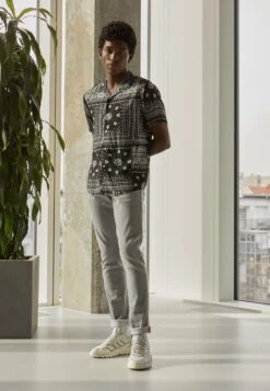 France Pier One Soldes Boutique 14 Pier One Unisex - Chemise - Black